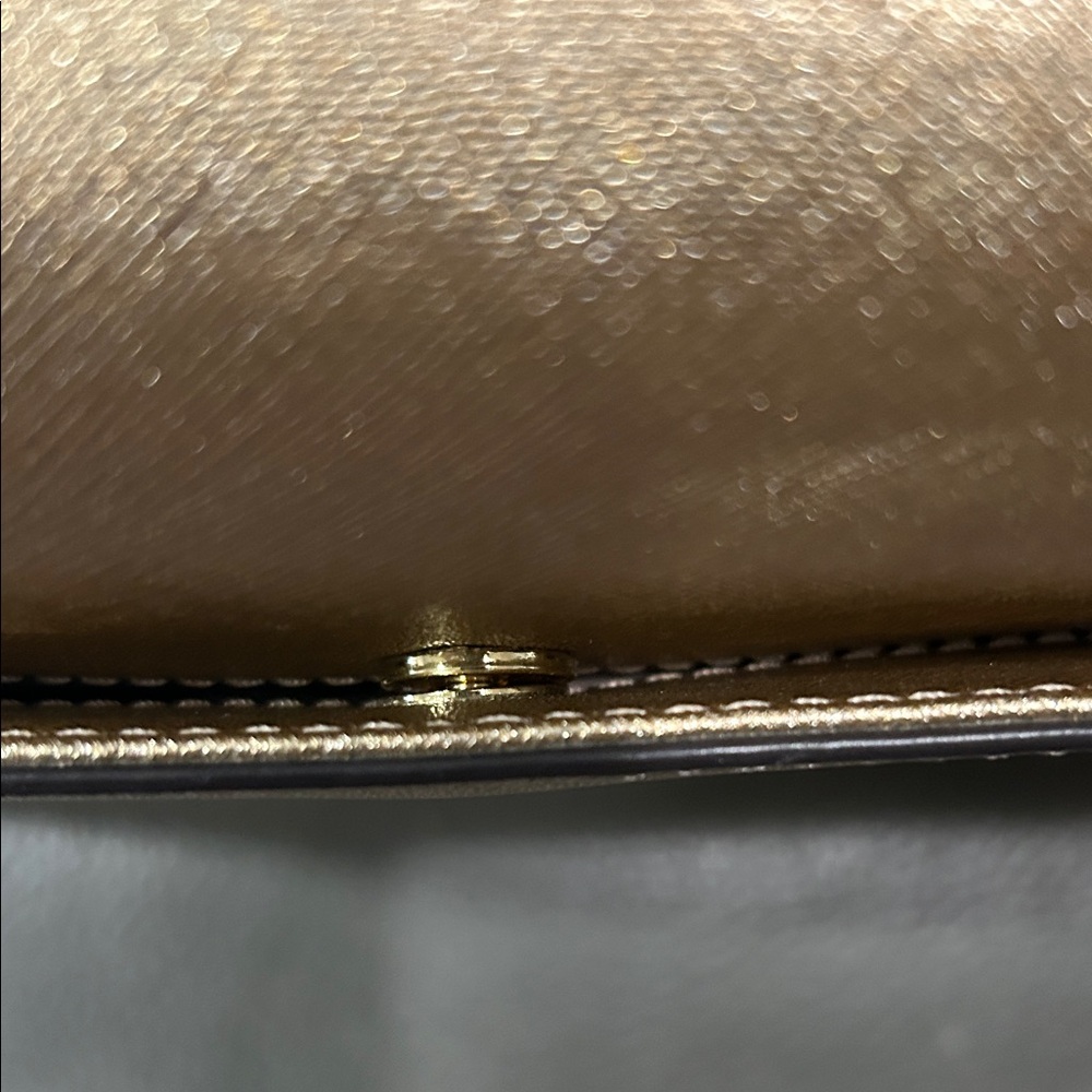 Michael Kors Jet Set Gold Crossbody Bag, PRISTINE CONDITION (dimensions 9.5”x7”) - Picture 11 of 16